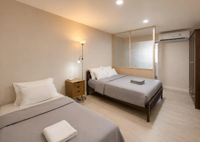 High Floor 1br For 3 Walk To Bts Center Apartment Bangkok