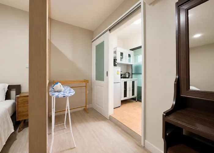 High Floor 1br For 3 Walk To Bts Center Bangkok