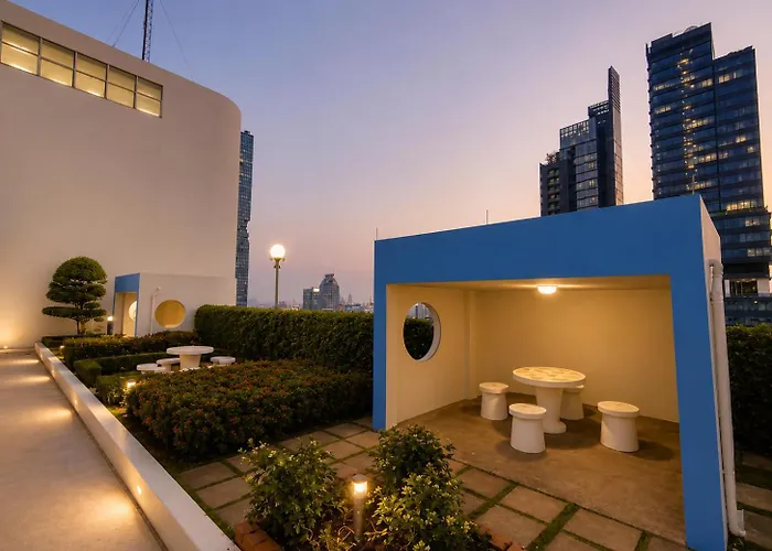 High Floor 1br For 3 Walk To Bts Center Bangkok