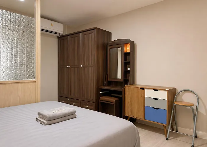 High Floor 1br For 3 Walk To Bts Center * Bangkok